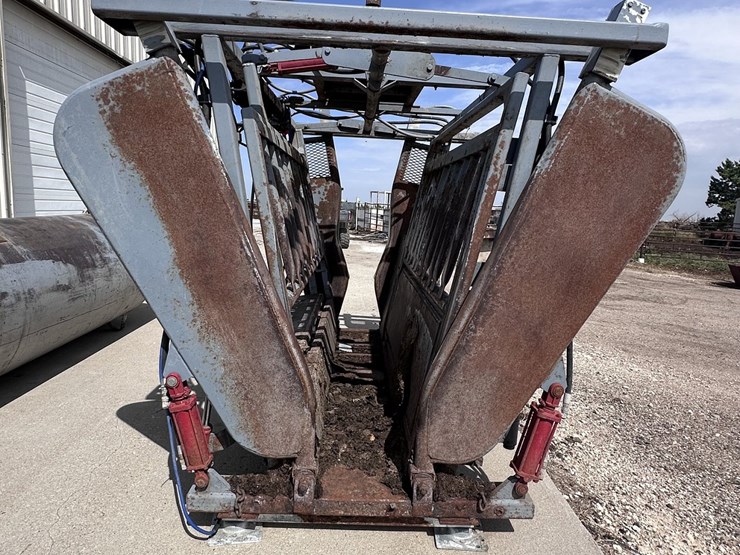 bowman-model-3000-hydraulic-chute-image-14