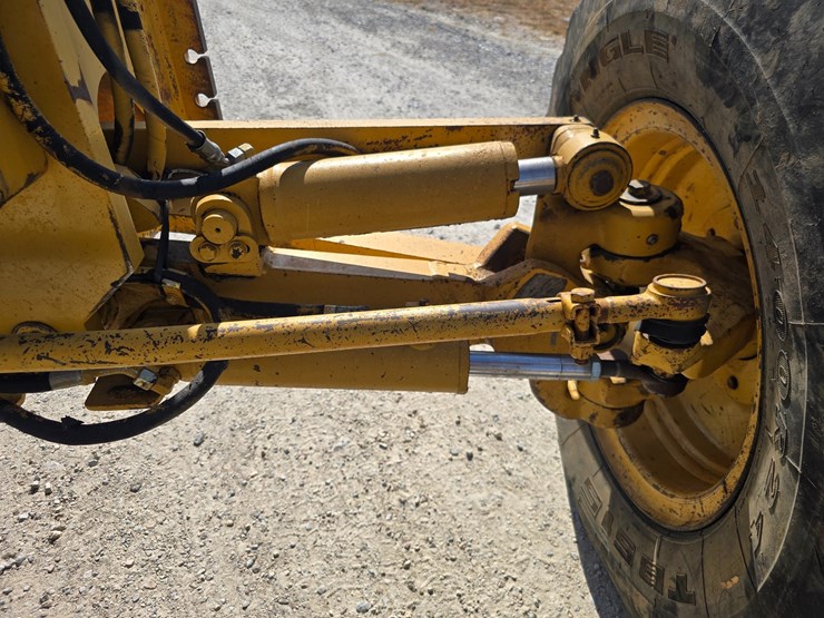 2005-caterpillar-12h-image-23