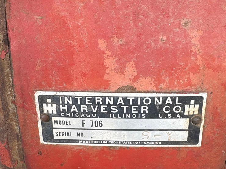 farmall-706-tractor-with-case-2355-loader-image-33