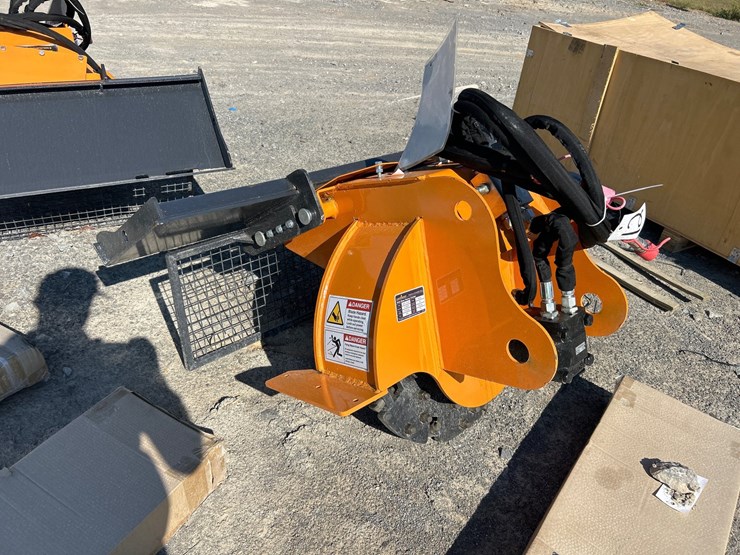 #12-•-skid-steer-stump-grinder-image-3