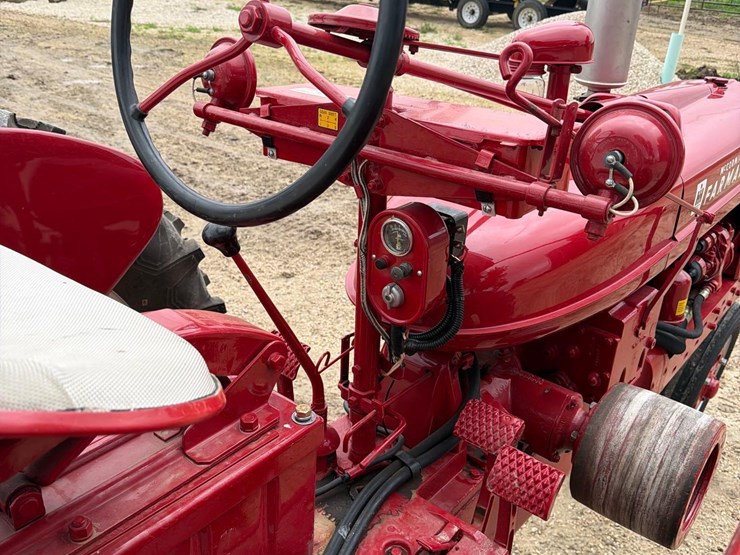 1954-farmall-super-h-tractor—restored-image-22