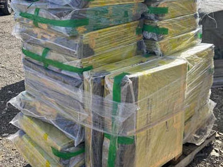 #106-•-20"-tote-bags-on-pallet-image-1