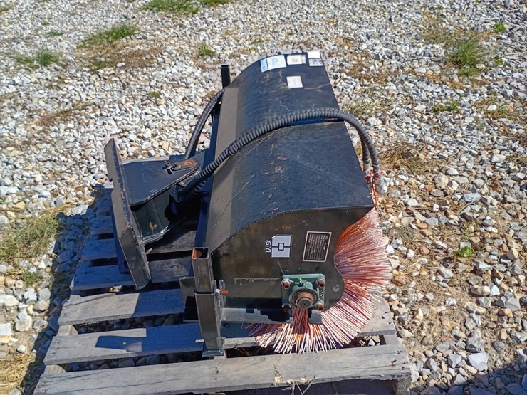 #27025-•-giyi-sweeper-mini-skid-steer-attachment-image-7