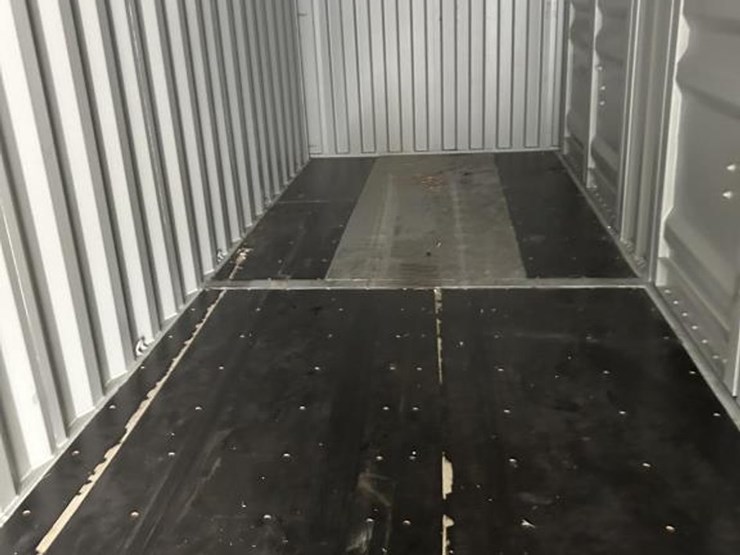 #82-•-40'-high-cube-conex/-shipping-container---one-trip-image-9
