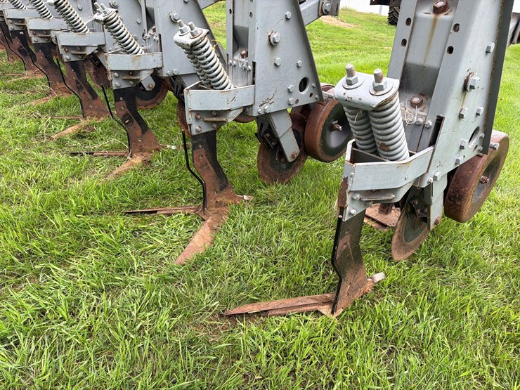 hiniker-8row-3pt-field-cultivator-image-14