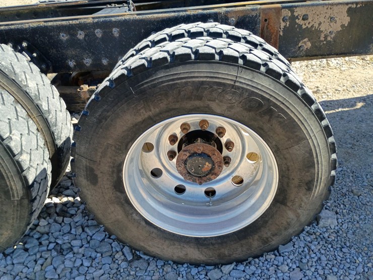 1990-peterbilt-379-image-82