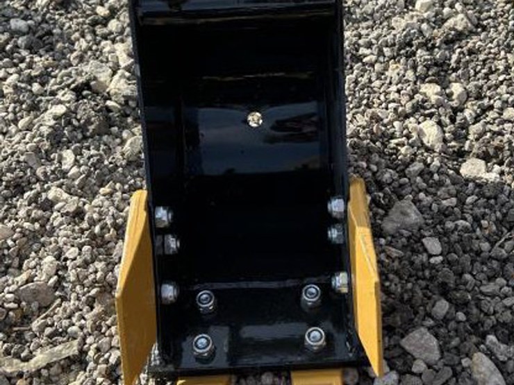 #260-•-mini-excavator-8"-toothed-bucket-image-1