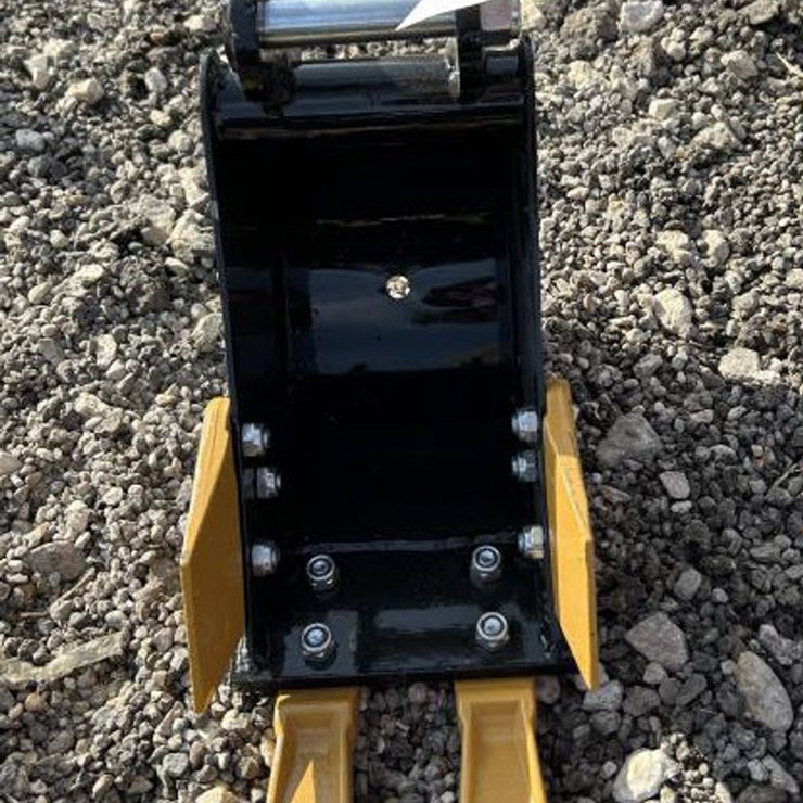 #260 • Mini Excavator 8" Toothed Bucket