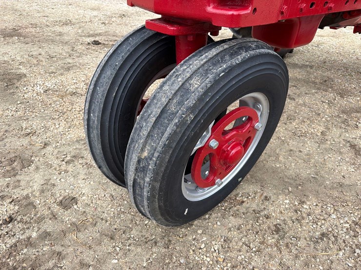 1954-farmall-super-h-tractor—restored-image-12