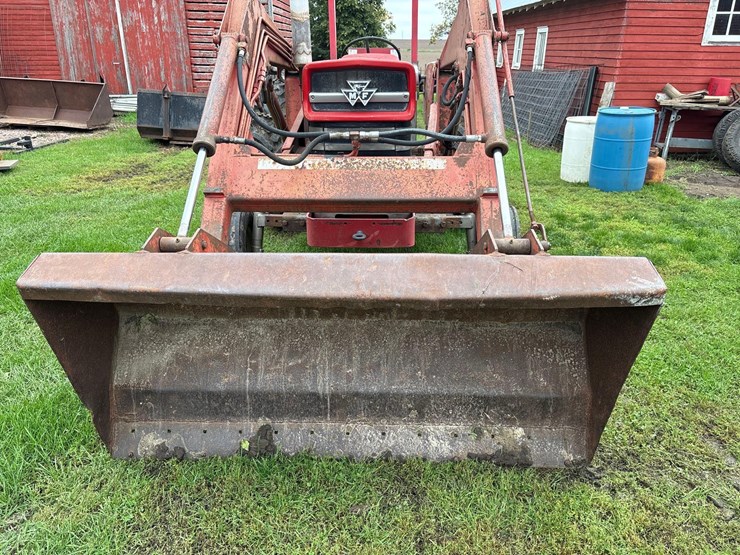 massey-ferguson-165-image-14