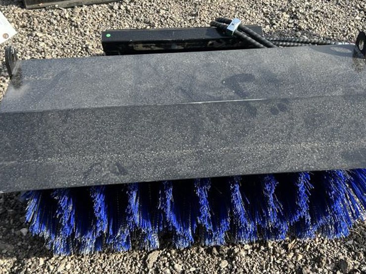 #255-•-mini-skid-steer-37.5"-hydraulic-angle-sweeper-image-1