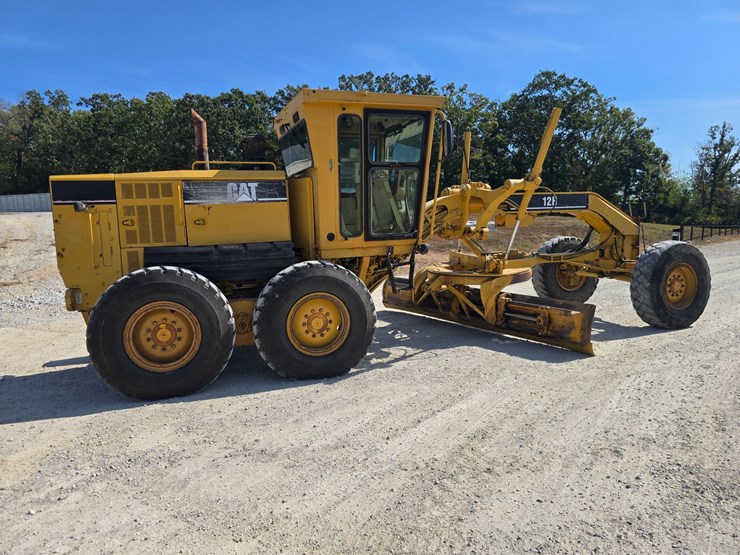 2005-caterpillar-12h-image-11