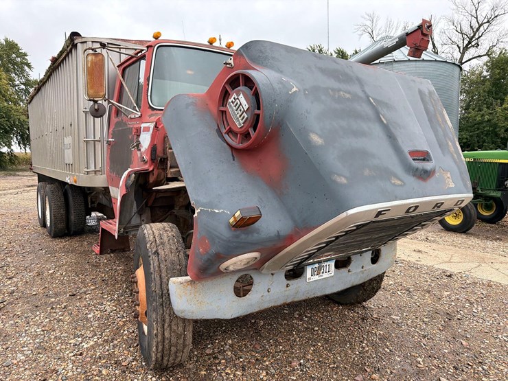 1980-ford-8000-image-84