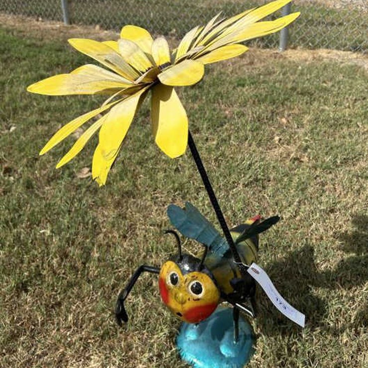 #173 • Metal Art - Bumblebee w/Umbrella & Sunflower