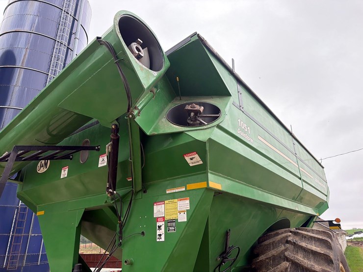 2012-j&m-1051-grain-storm-grain-cart-1-owner-image-13