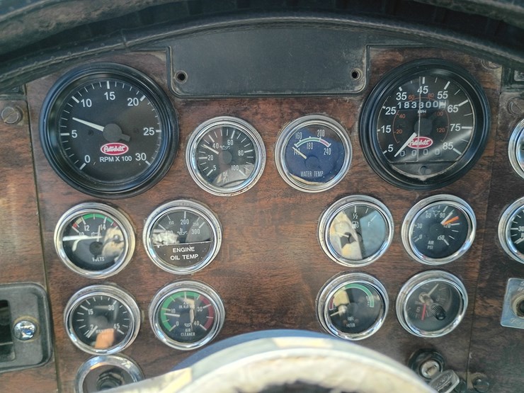 1990-peterbilt-379-image-57