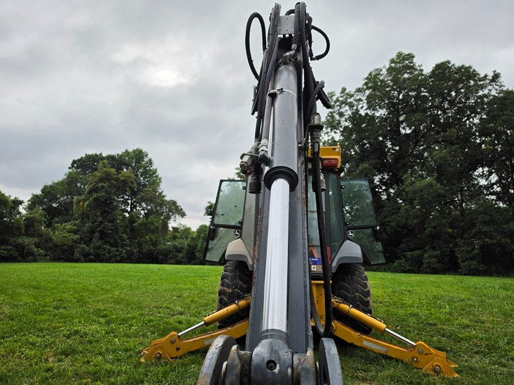 2016-deere-410l-image-100