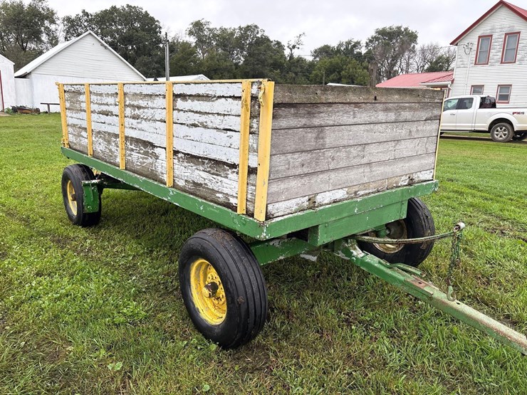 70”-x-142”-john-deere-barge-wagon-image-2