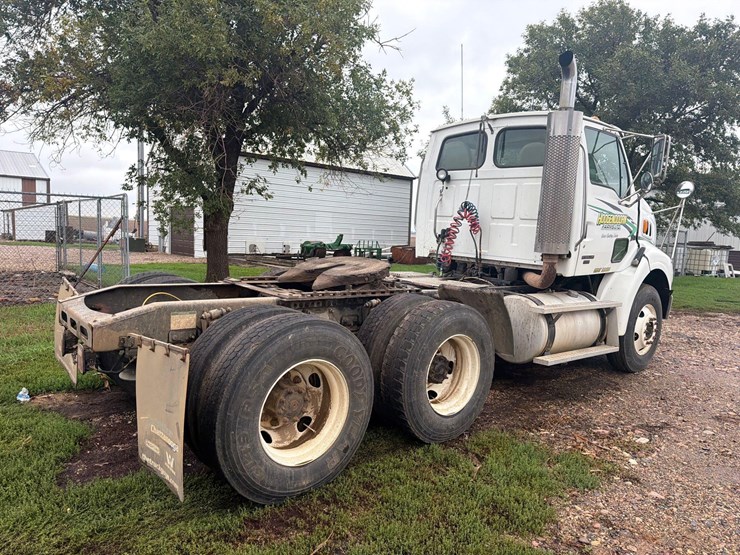 2005-sterling-9500-semi-tractor-image-4
