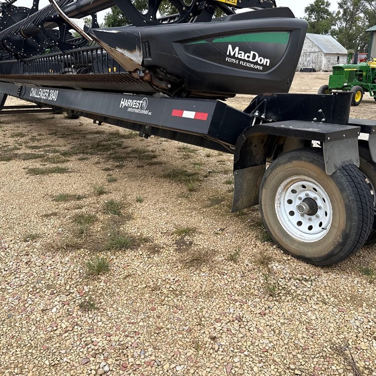 Harvest International Challenger 3840 35ft Header Cart