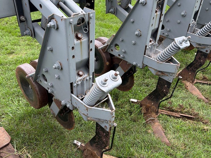 hiniker-8row-3pt-field-cultivator-image-5