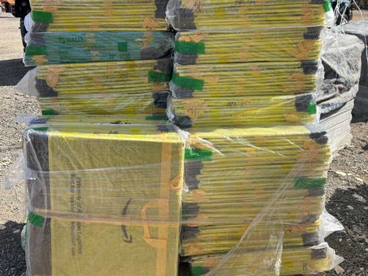 #106-•-20"-tote-bags-on-pallet-image-2