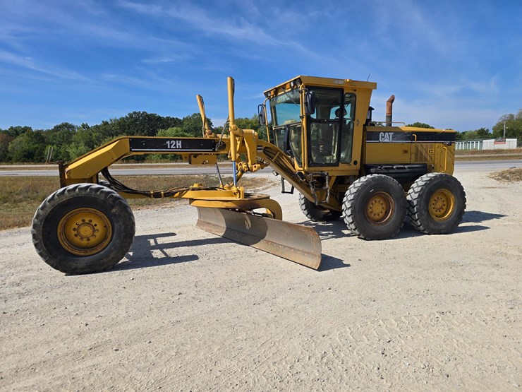 2005-caterpillar-12h-image-3
