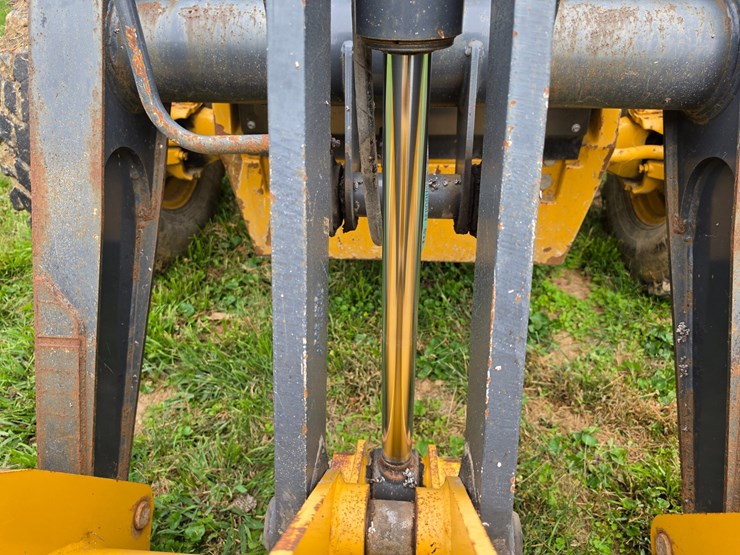 2016-deere-410l-image-141