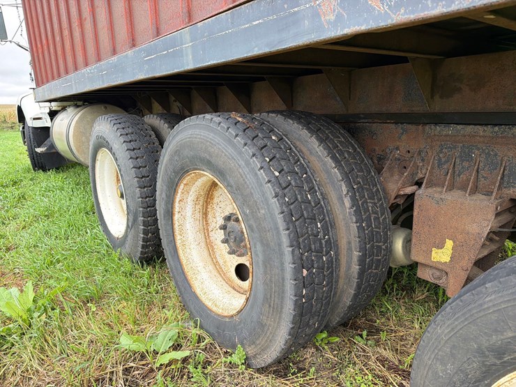 international-8300-6x4-semi-grain-truck-image-40