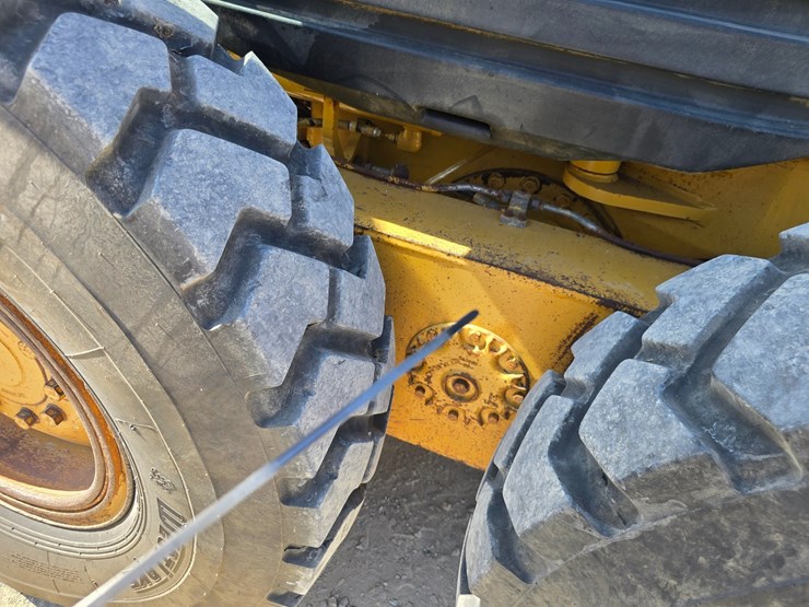 2005-caterpillar-12h-image-52