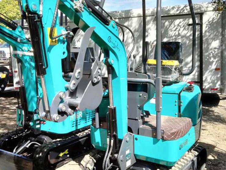 #4-•-cfg-mini-excavator---qk16r-image-1