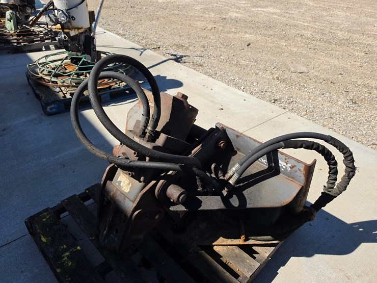 #25332-•-bobcat-breaker-skid-steer-attachment-image-6