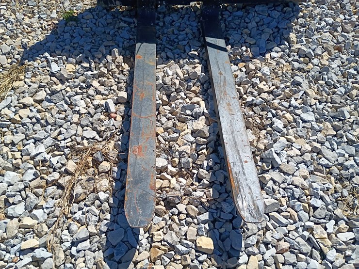 #27024-•-wolverine-hydraulic-pallet-forks-skid-steer-attachment-image-5