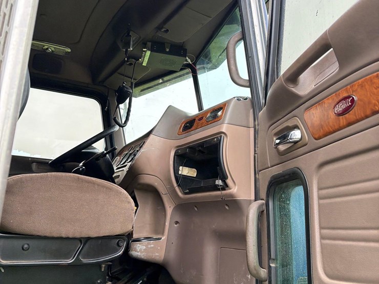 2007-peterbilt-386-image-66