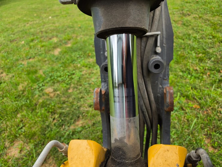 2016-deere-410l-image-90