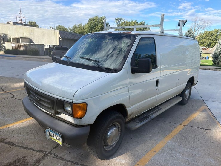 2006-ford-e250-image-1