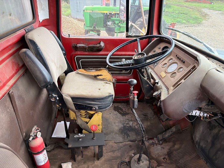 1980-ford-8000-image-57
