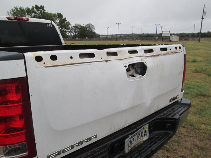 2013-gmc-2500hd-image-8