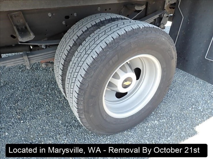2022-chevrolet-3500-image-12