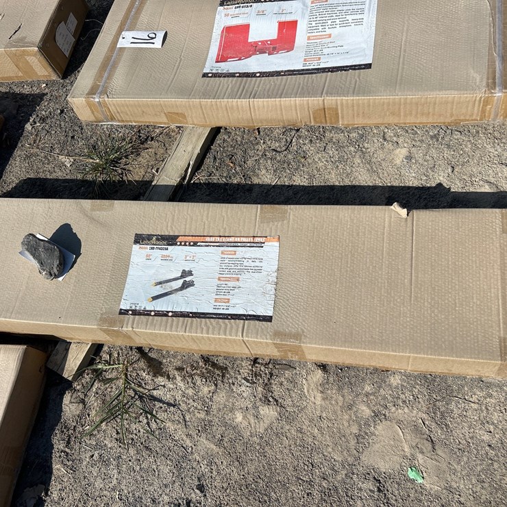 #17 • CLAMP ON PALLET FORKS
