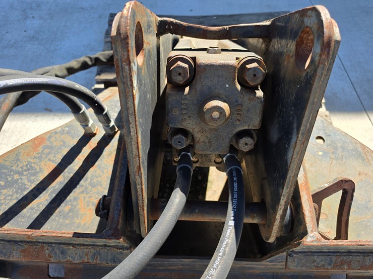 #25330-•-bobcat-breaker-skid-steer-attachment-image-7
