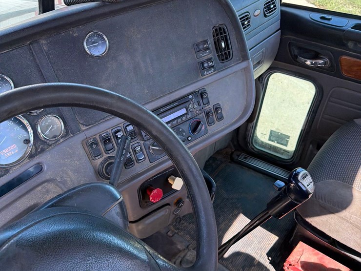2011-peterbilt-386-image-55