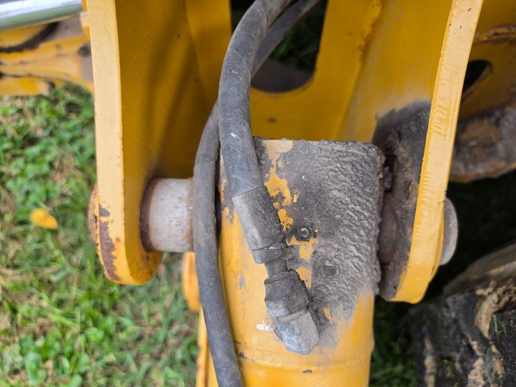 2016-deere-410l-image-129