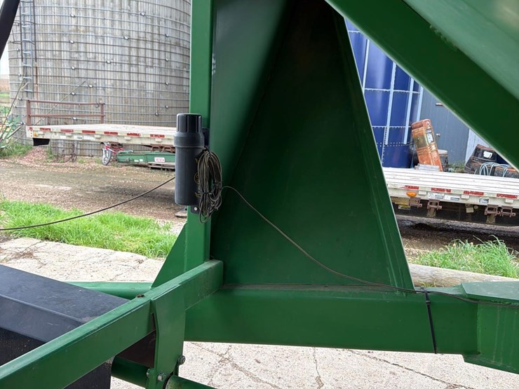2012-j&m-1051-grain-storm-grain-cart-1-owner-image-44