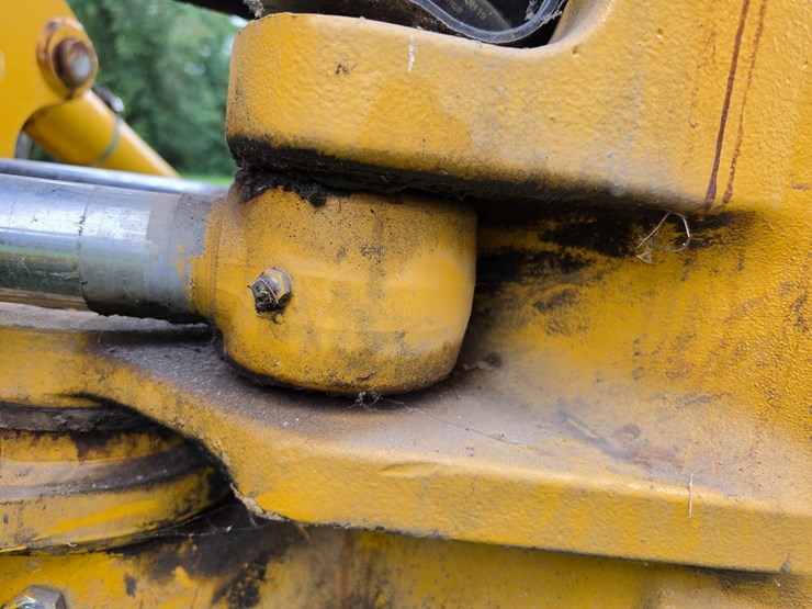 2016-deere-410l-image-84