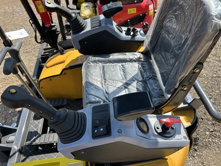 #146-•-yanmar-diesel-mini-excavator---me20-image-7