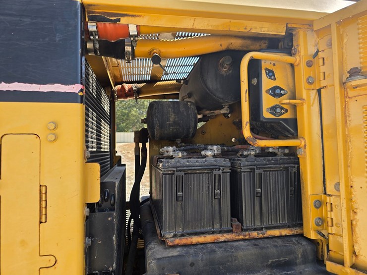 2005-caterpillar-12h-image-56