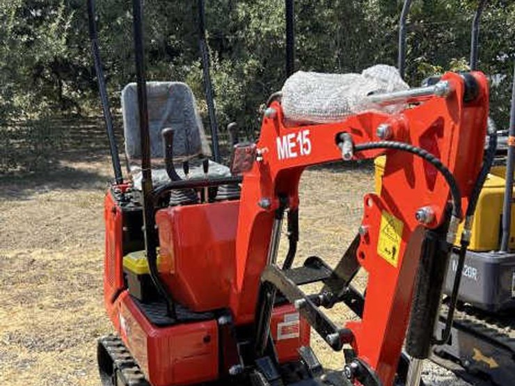 #144-•-mini-excavator---gas---me15-image-3