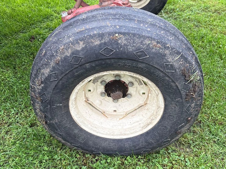 farmall-706-tractor-with-case-2355-loader-image-15