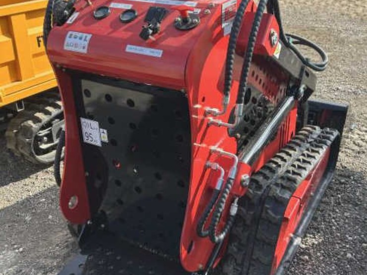 #98-•-mini-skid-steer-tracked-loader---ssl60---gas-image-4